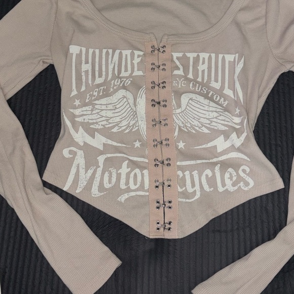 Graphic women’s top - Picture 2 of 3